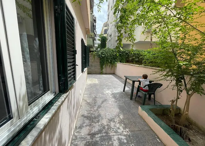 Rea House Dıraç
